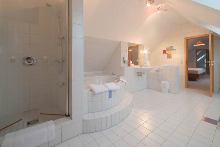 Room 15 of 24
