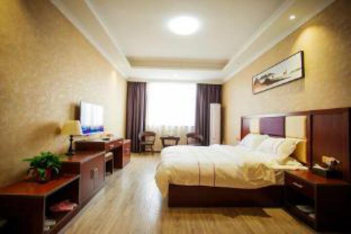 Room 4 of 6