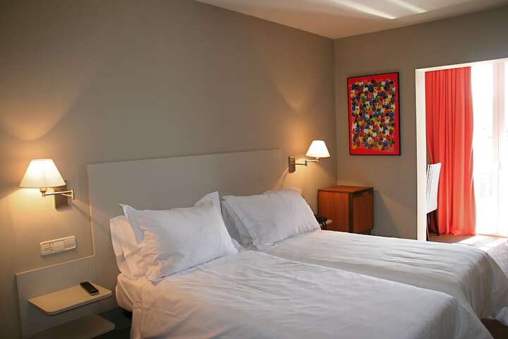 Room 3 of 32