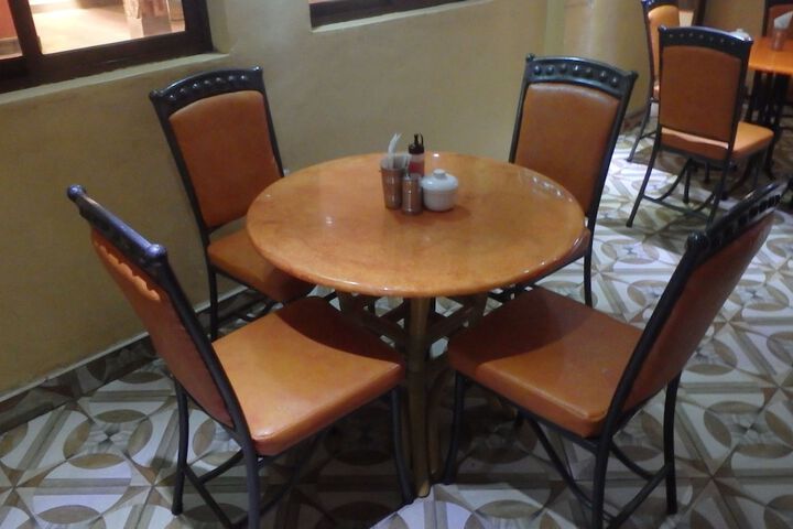 Dining 16 of 27