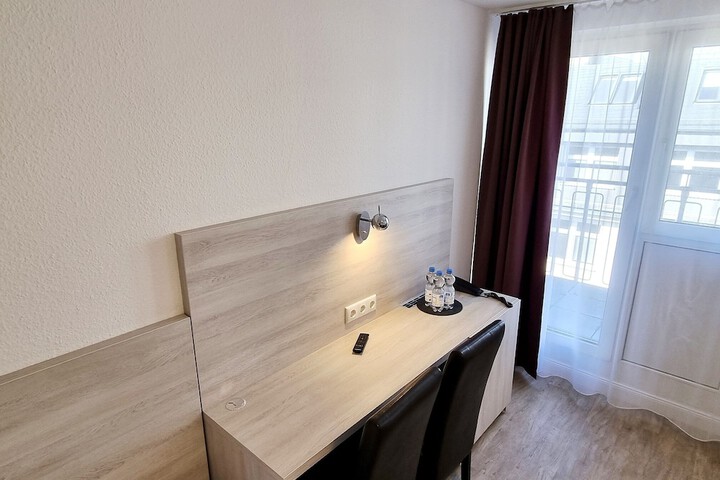 Room 7 of 65