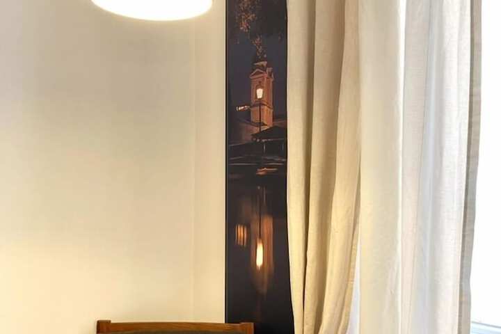Room 21 of 34