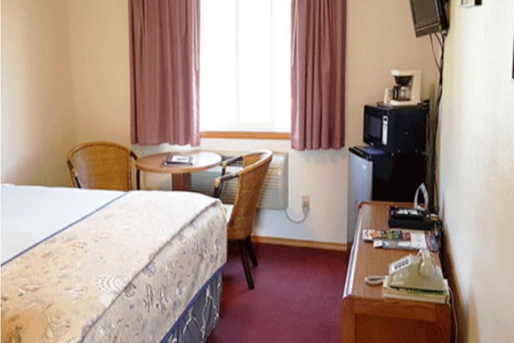 Room 27 of 81
