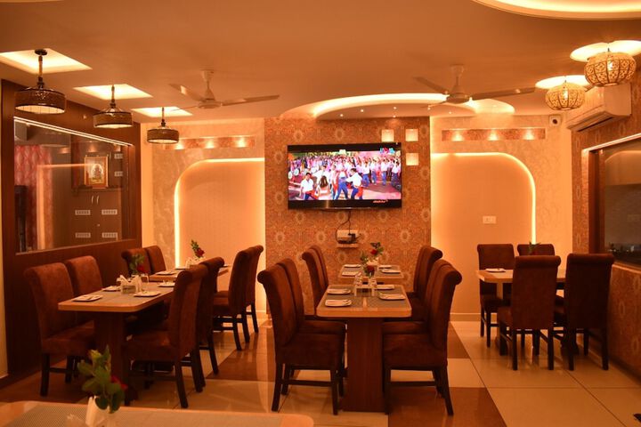 Dining 14 of 18