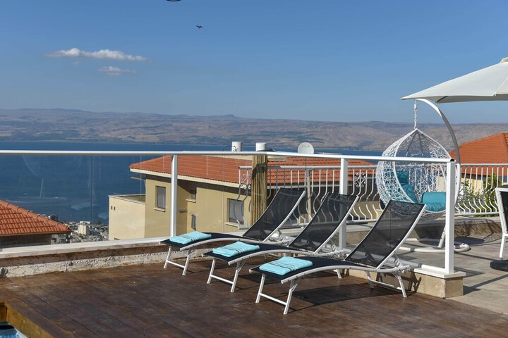 Sundeck 48 of 53