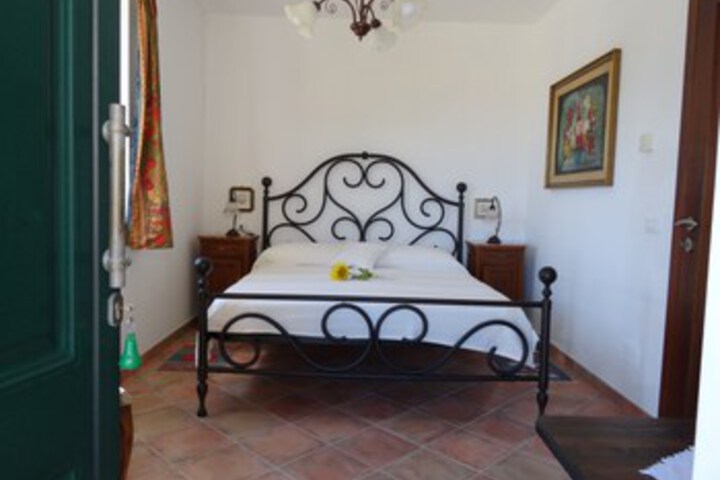 Room 16 of 28