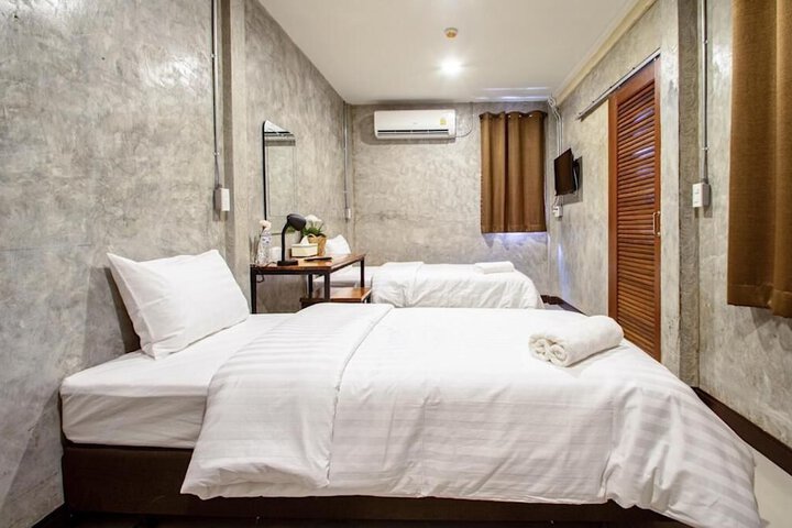 Room 2 of 36
