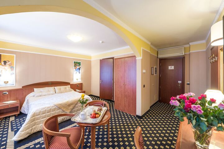 Room 4 of 34
