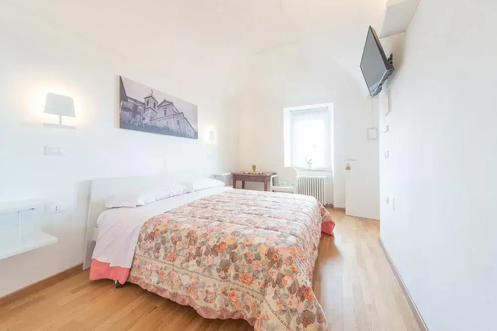 Room 3 of 12