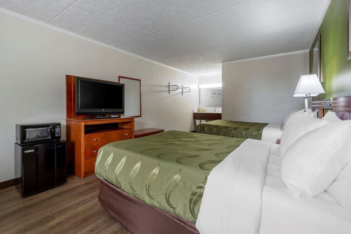 2 Double Beds (2 of 10)