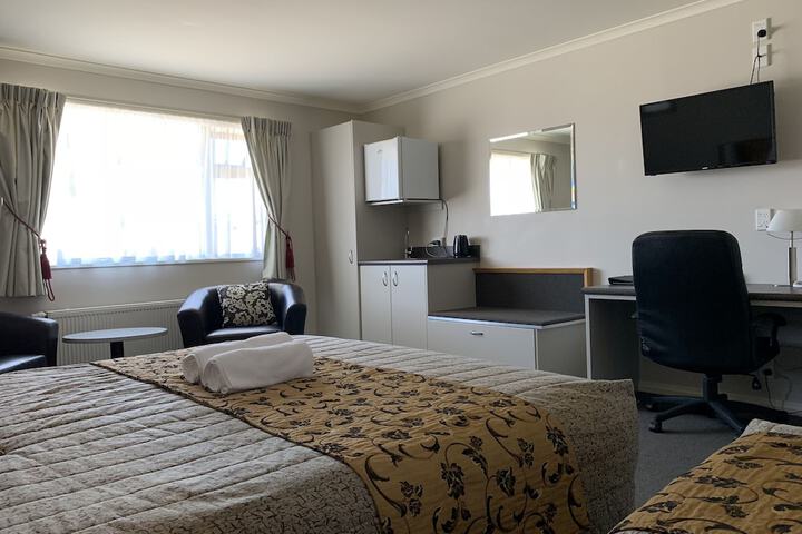 Room 13 of 36