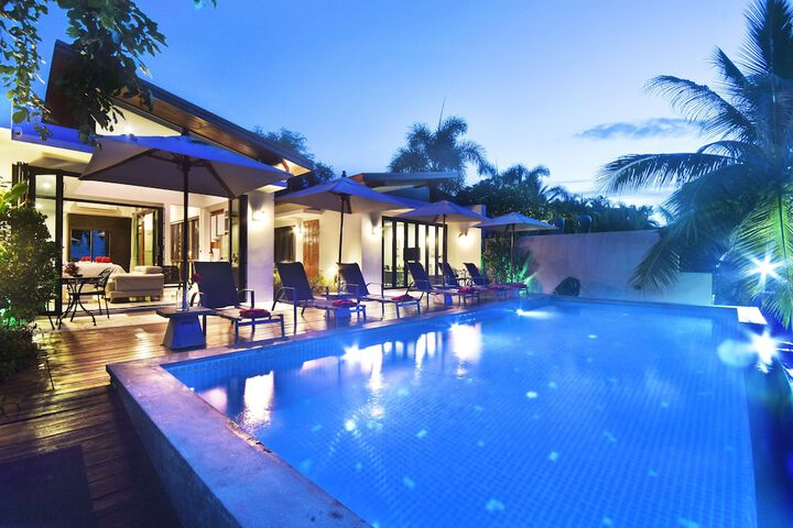 Hotel with Pool