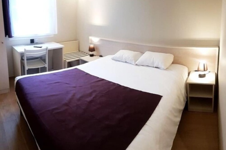 Room 10 of 38