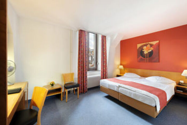 Room 60 of 102