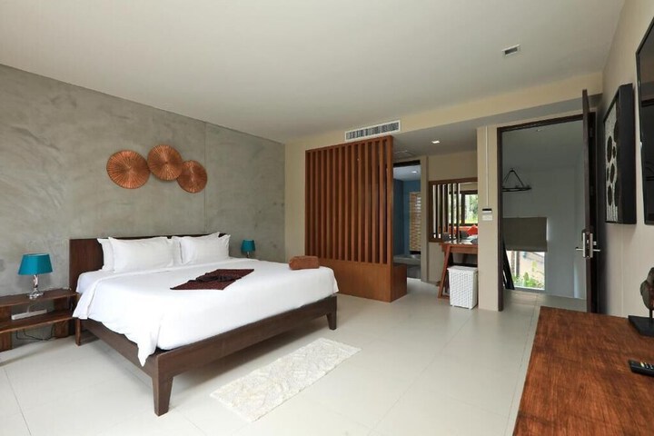 Room 16 of 52