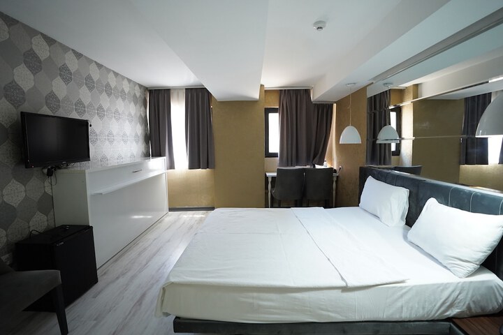 Room 18 of 31