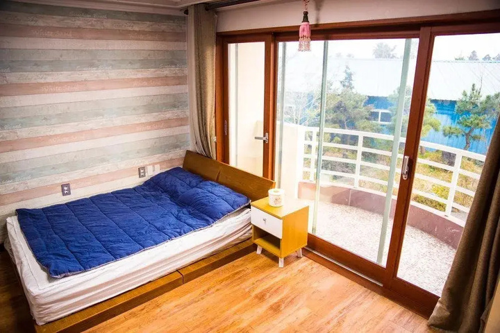 Room 2 of 17