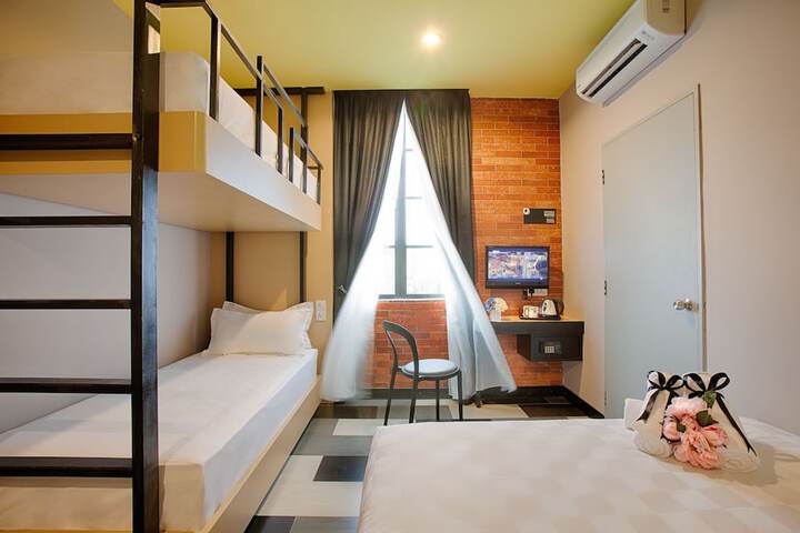 Room 18 of 46