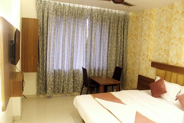 Room 8 of 18