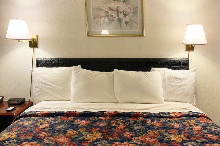 1 King Bed (13 of 13)