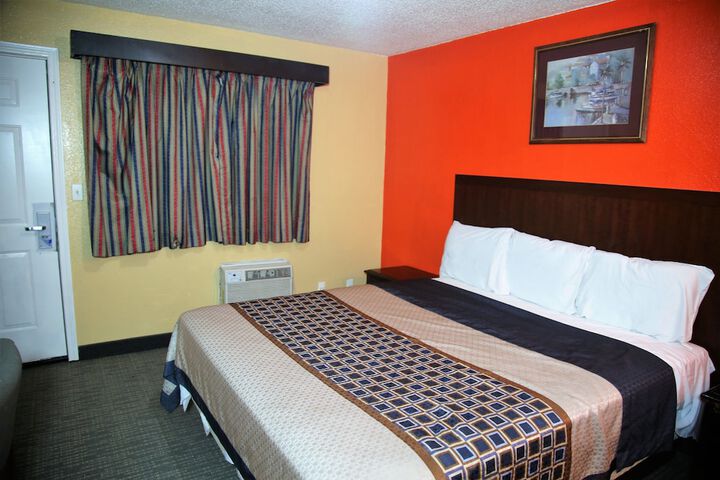 Room 5 of 32