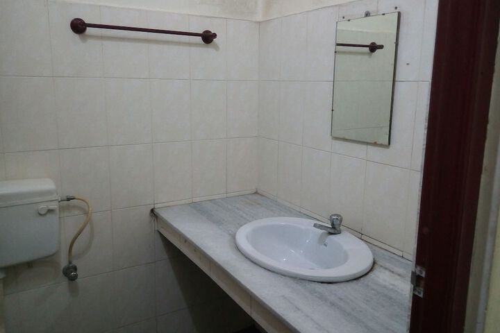 Room 4 of 11