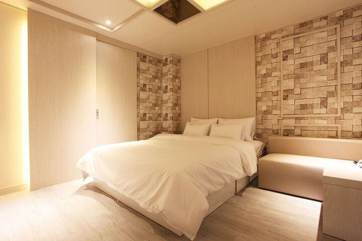Room 38 of 75