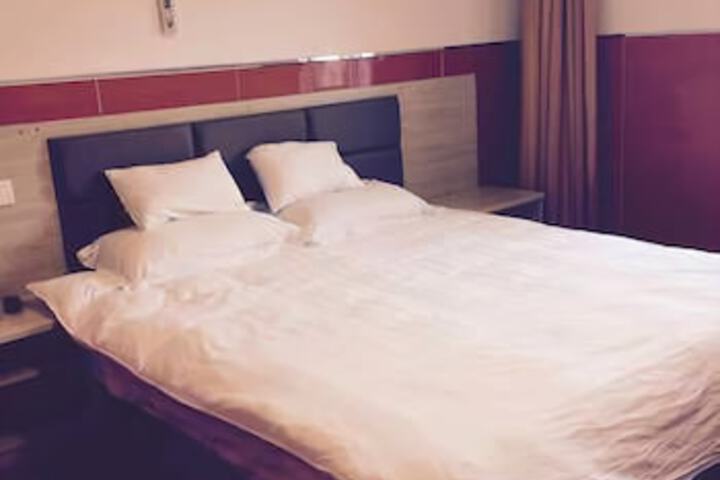 Room 6 of 8