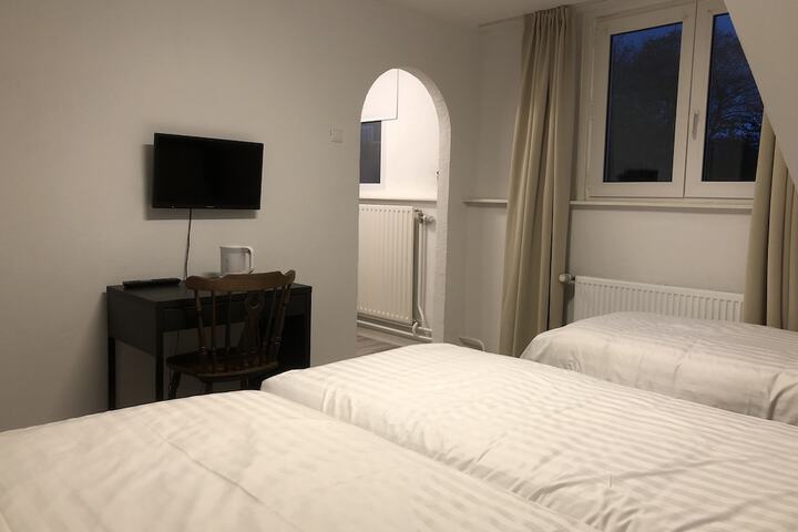 Room 10 of 42