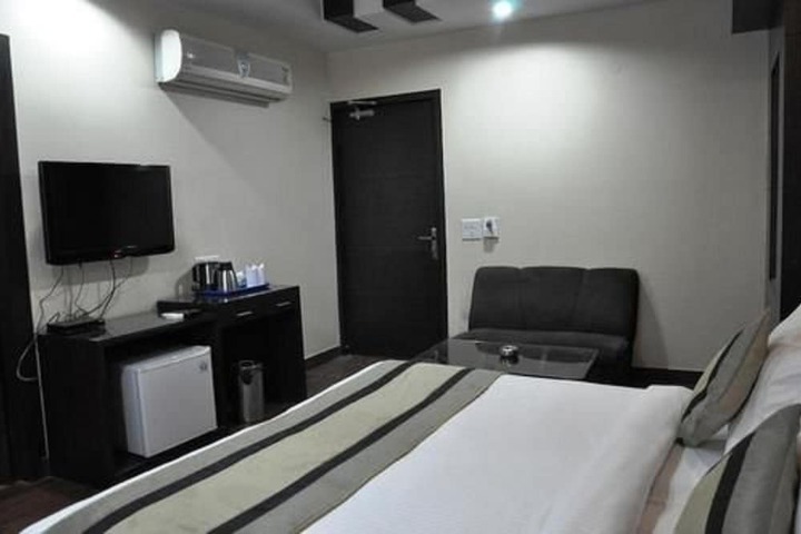 Room 14 of 30