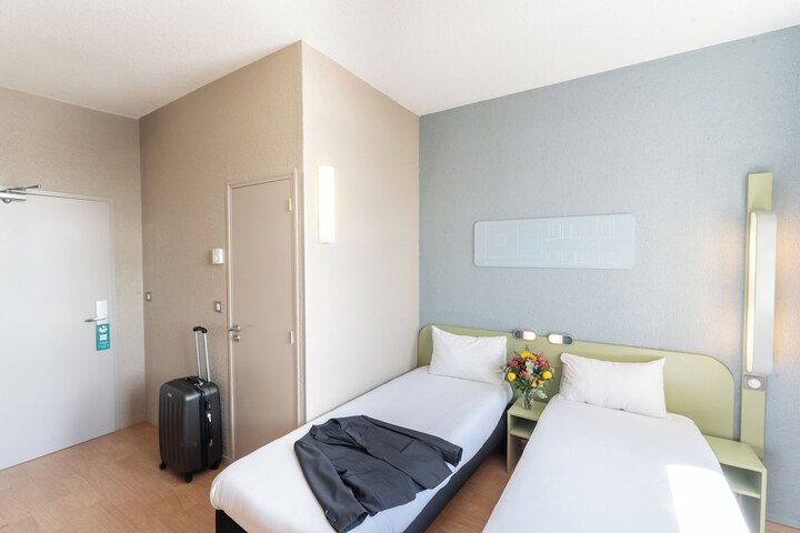 Room 4 of 35