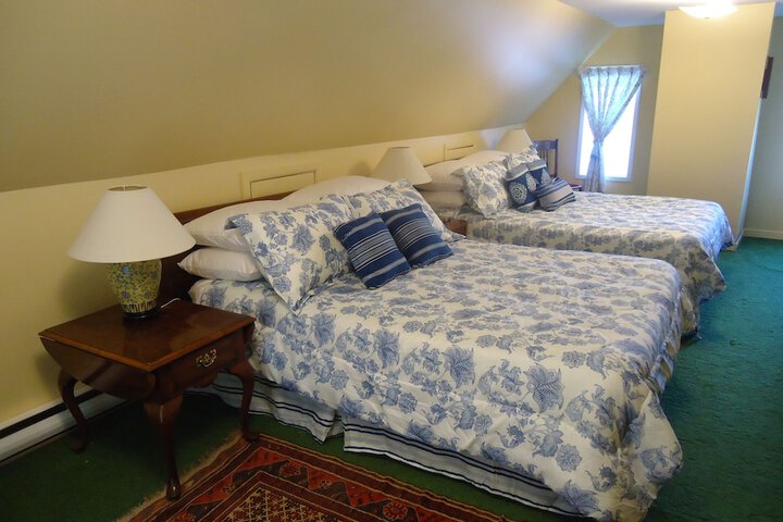 Room 6 of 14