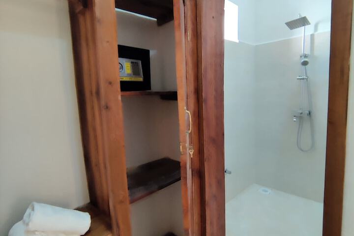 Room 15 of 42