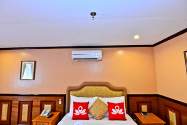 Room 13 of 23