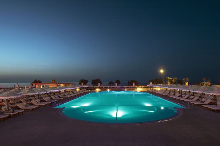 Hotel with Pool