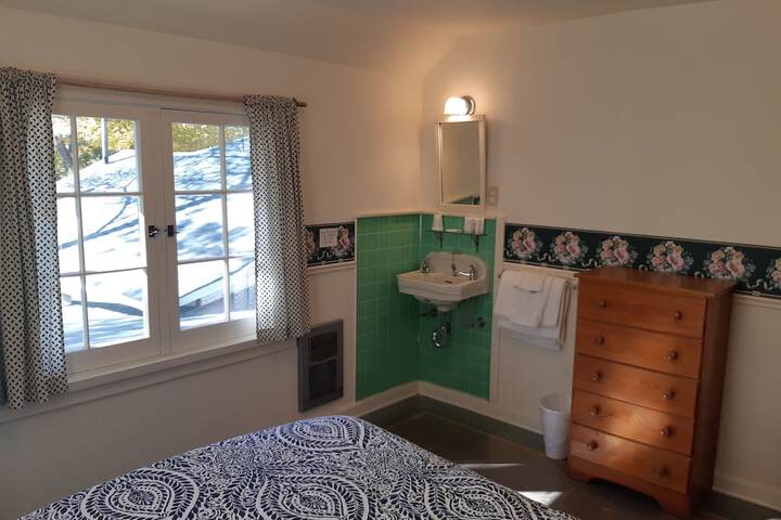 Room 49 of 215
