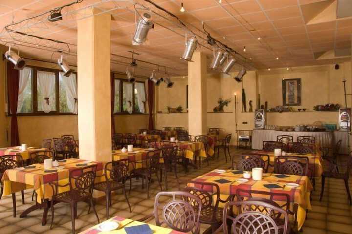 Dining 37 of 55