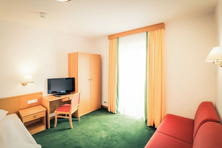 Room 52 of 113