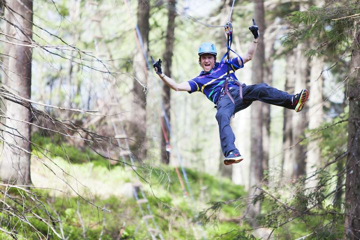Ropes course (team building)