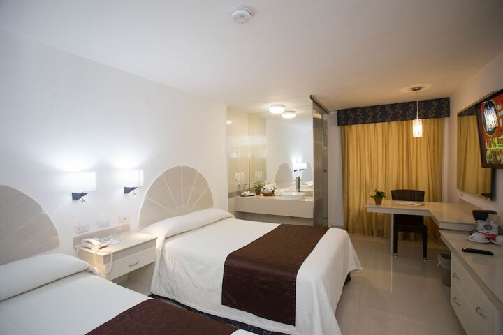Room 6 of 68