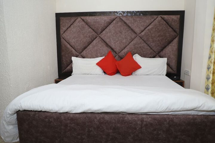 Room 13 of 20
