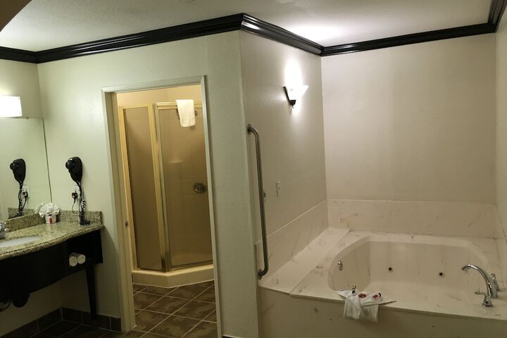 Jetted tub