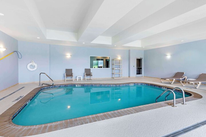 Hotel with Pool