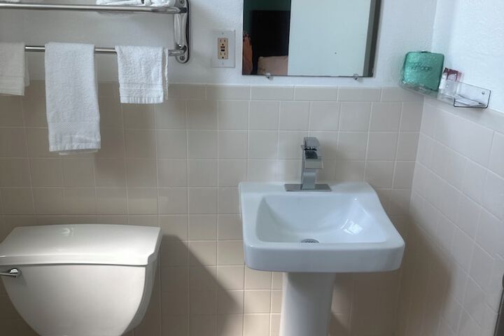 Standard Double Room (4 of 10)