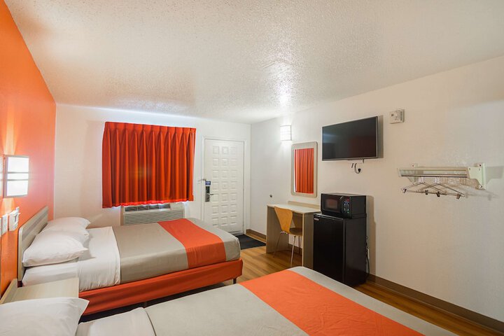 Room 15 of 32