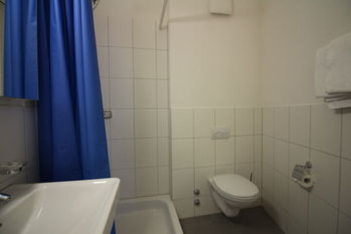 Room 4 of 27