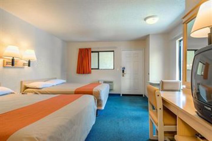 Room 12 of 28