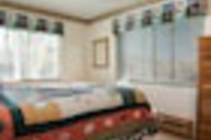 Room 8 of 144