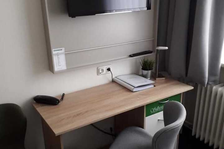 Room 13 of 46