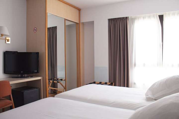Room 9 of 30